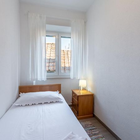 Apartments Sonja Pucisca Δωμάτιο φωτογραφία