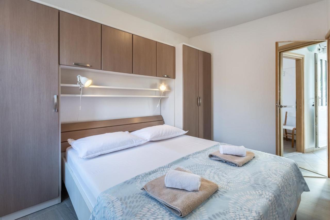 Apartments Sonja Pucisca Εξωτερικό φωτογραφία
