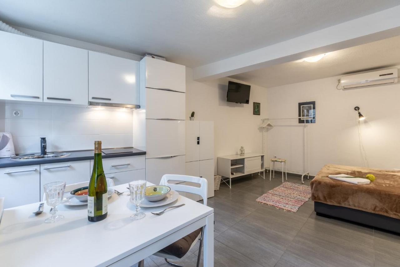 Apartments Sonja Pucisca Εξωτερικό φωτογραφία
