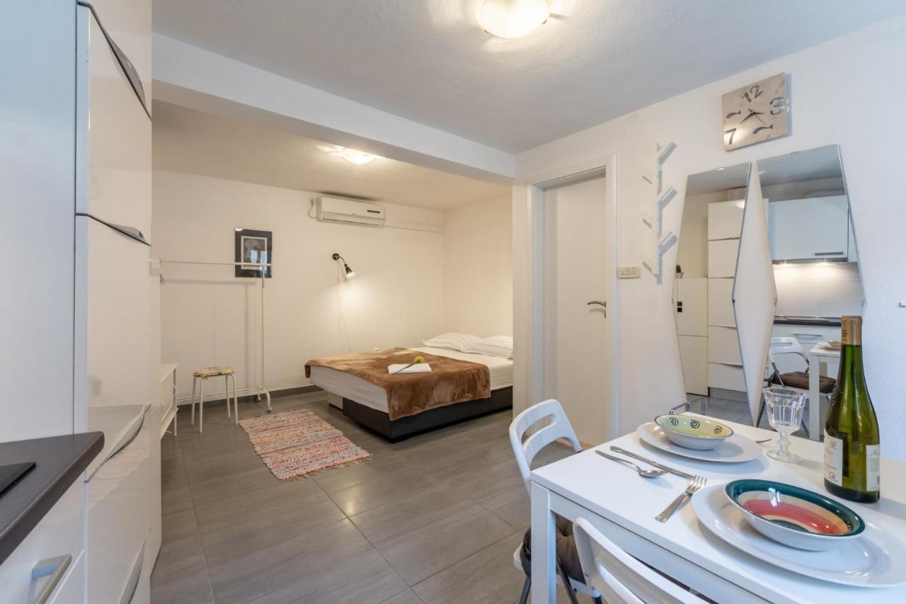 Apartments Sonja Pucisca Εξωτερικό φωτογραφία