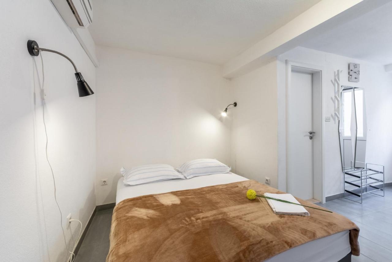 Apartments Sonja Pucisca Εξωτερικό φωτογραφία