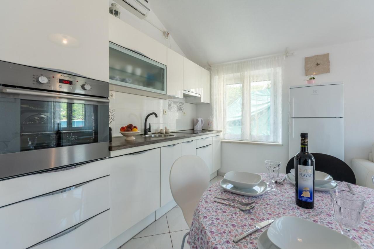 Apartments Sonja Pucisca Εξωτερικό φωτογραφία