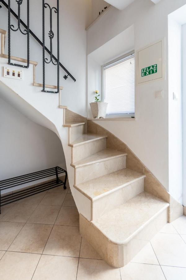 Apartments Sonja Pucisca Εξωτερικό φωτογραφία