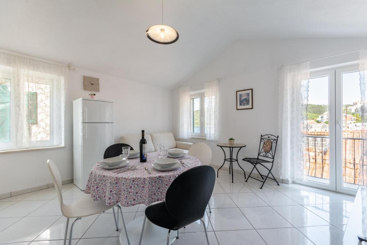Apartments Sonja Pucisca Εξωτερικό φωτογραφία