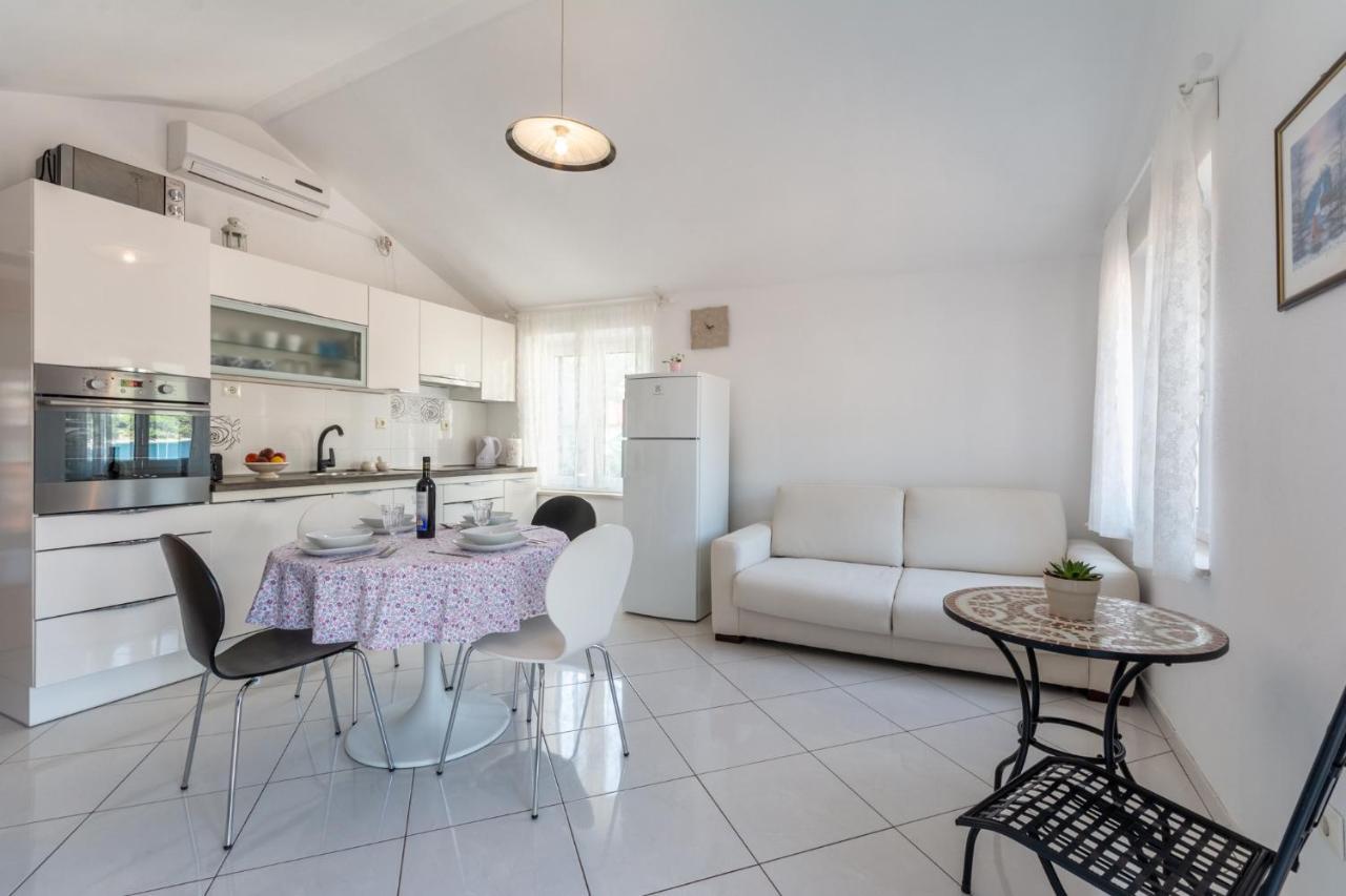 Apartments Sonja Pucisca Εξωτερικό φωτογραφία