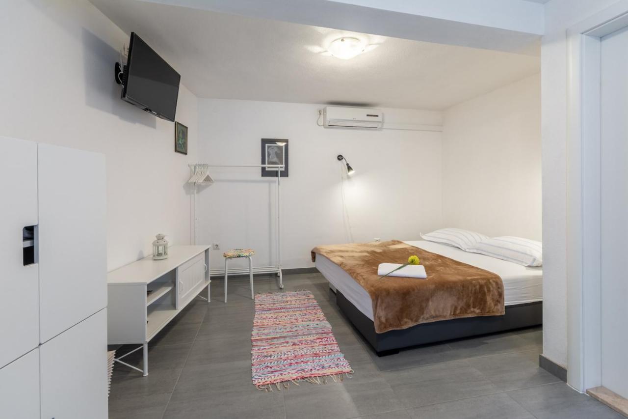 Apartments Sonja Pucisca Εξωτερικό φωτογραφία