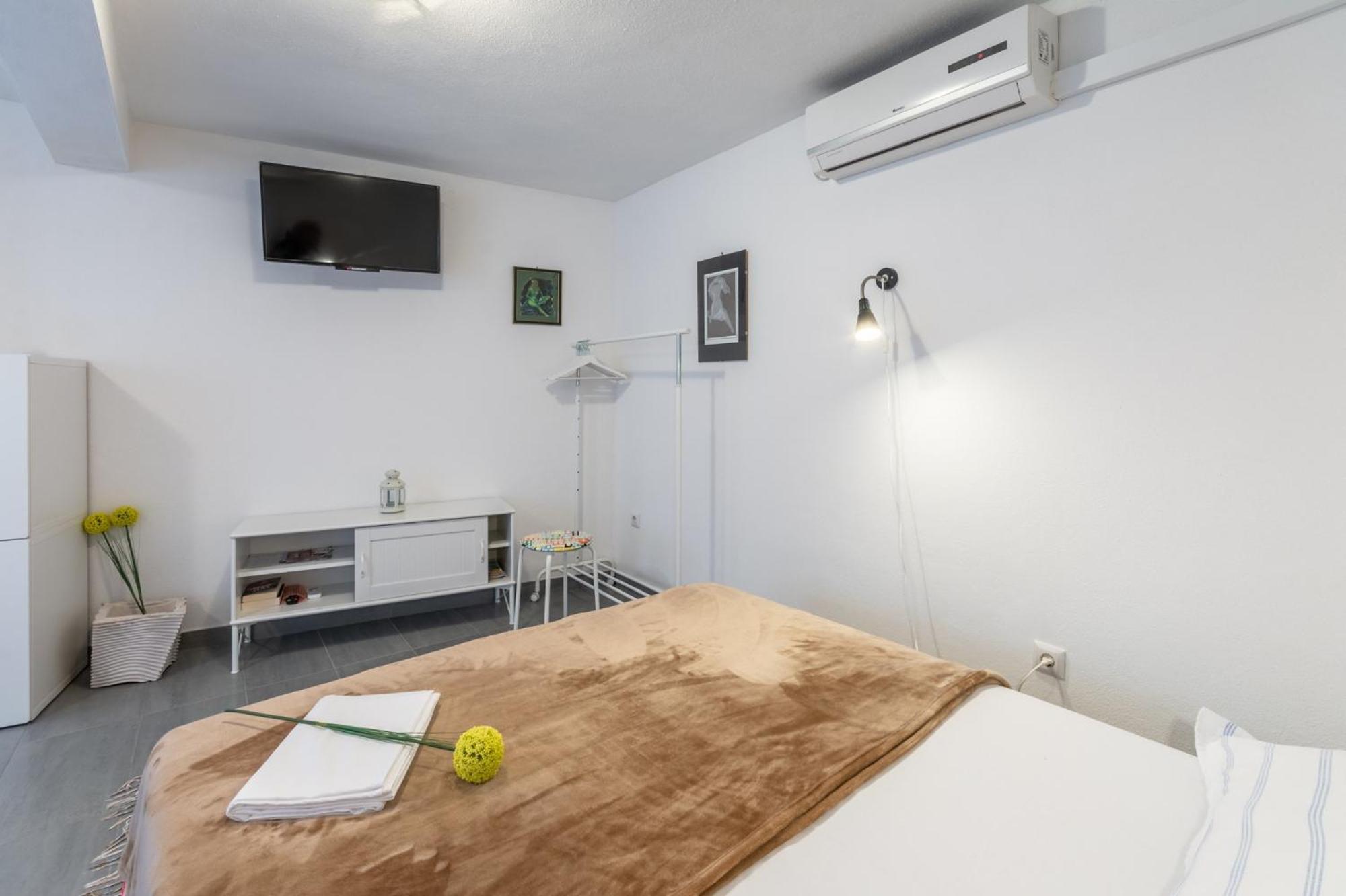 Apartments Sonja Pucisca Δωμάτιο φωτογραφία