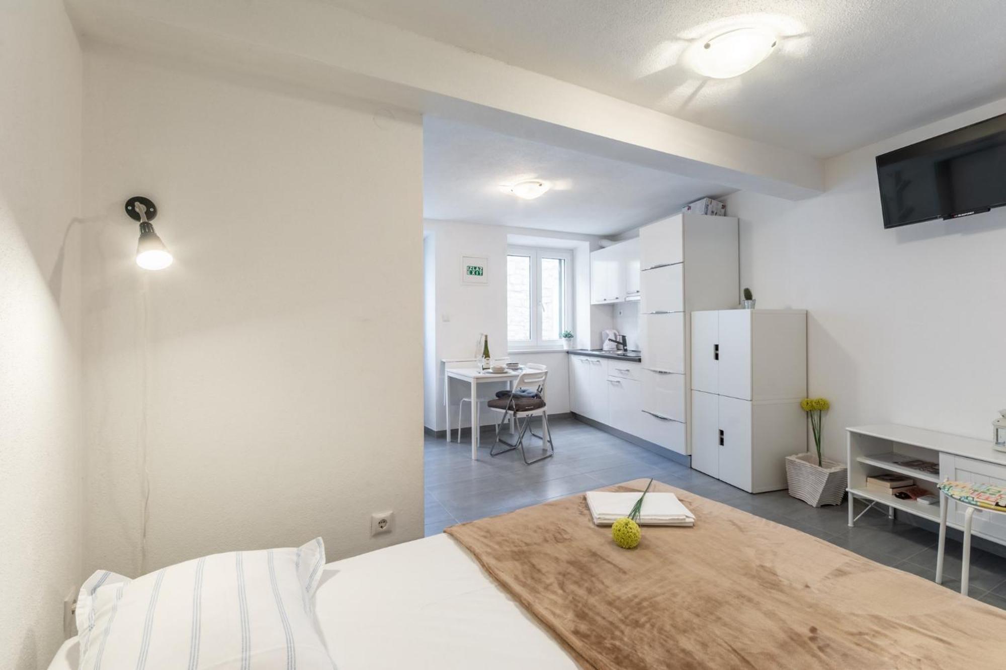 Apartments Sonja Pucisca Δωμάτιο φωτογραφία