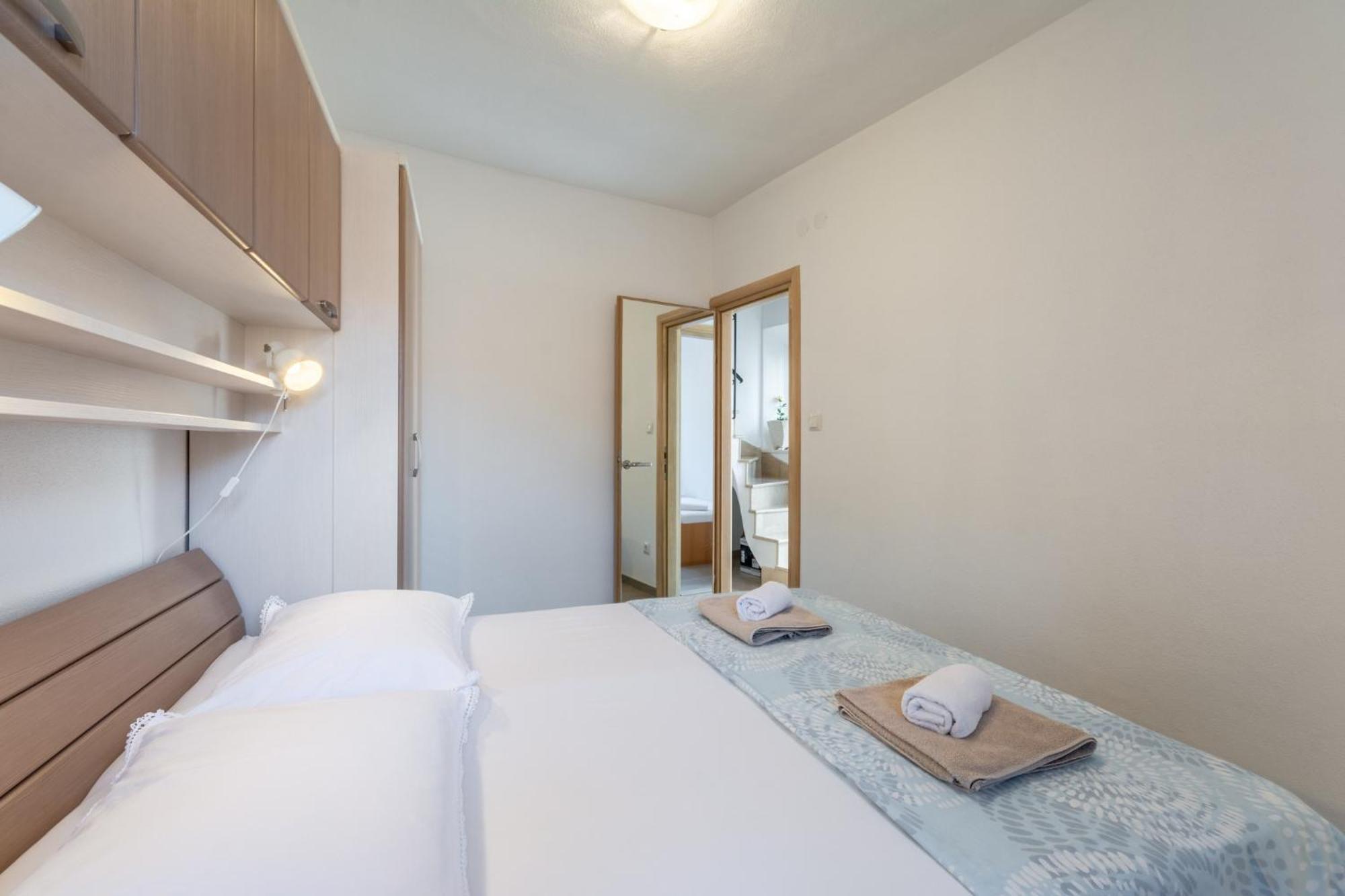 Apartments Sonja Pucisca Δωμάτιο φωτογραφία